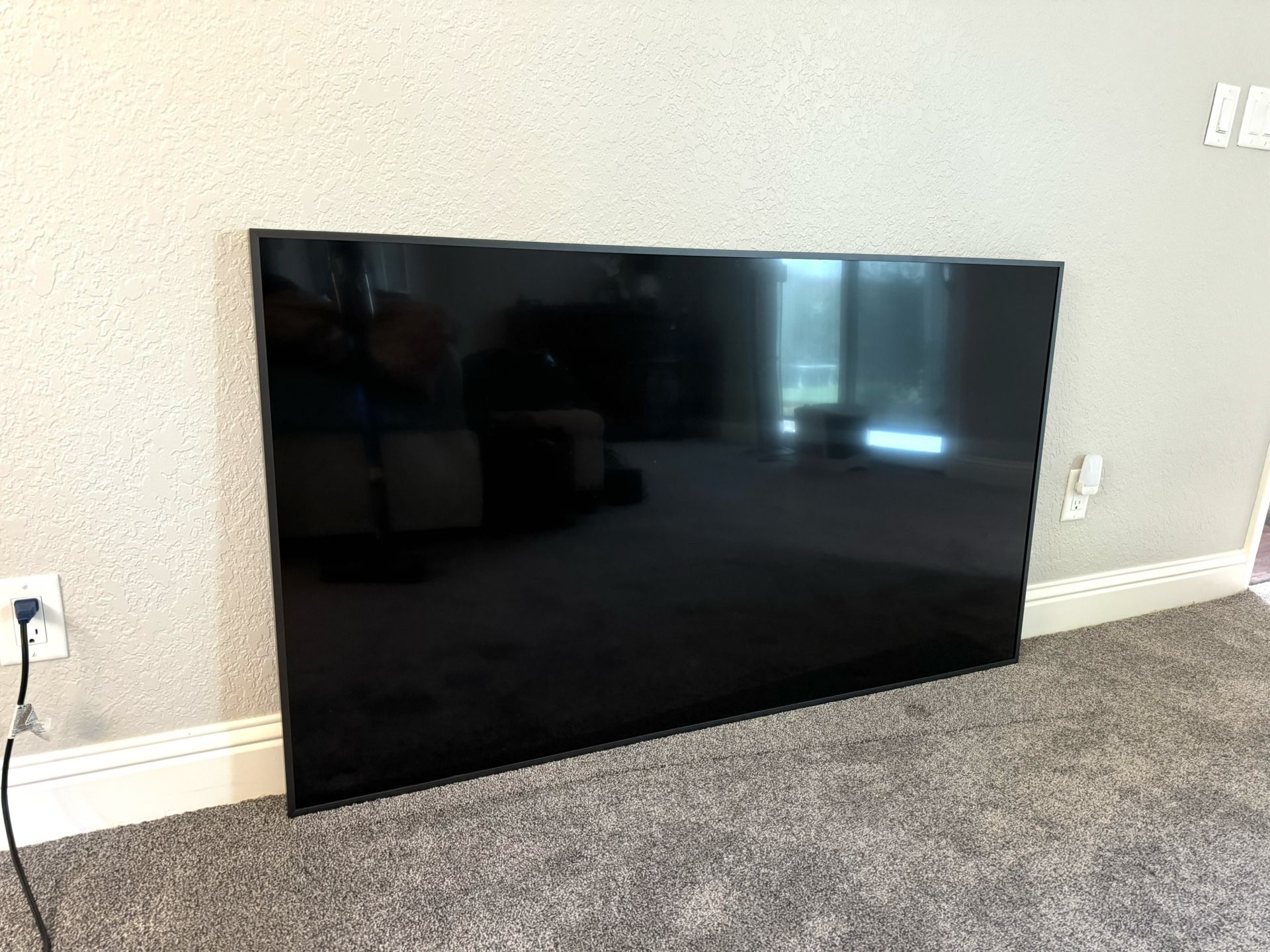 Samsung 65” Frame TV with Wall Mount – Great Condition