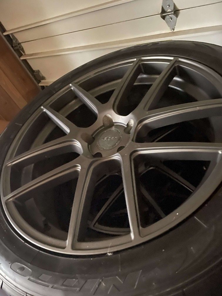22" Velgen Rims W/ New Tires