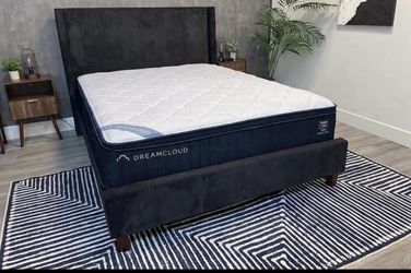 KING Dreamcloud Premier Mattress - Like New!