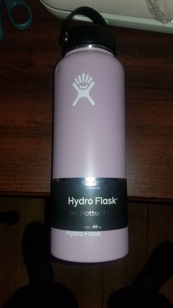 Hydro Flask 40 oz bottle brand new
