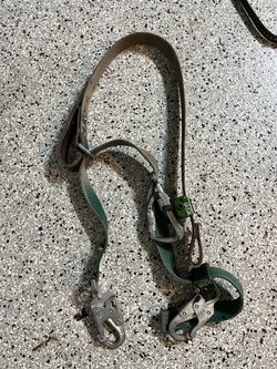 Easy Squeeze For Pole Climbing
