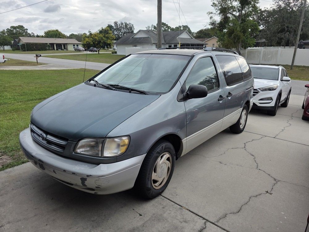 2000 Toyota Sienna
