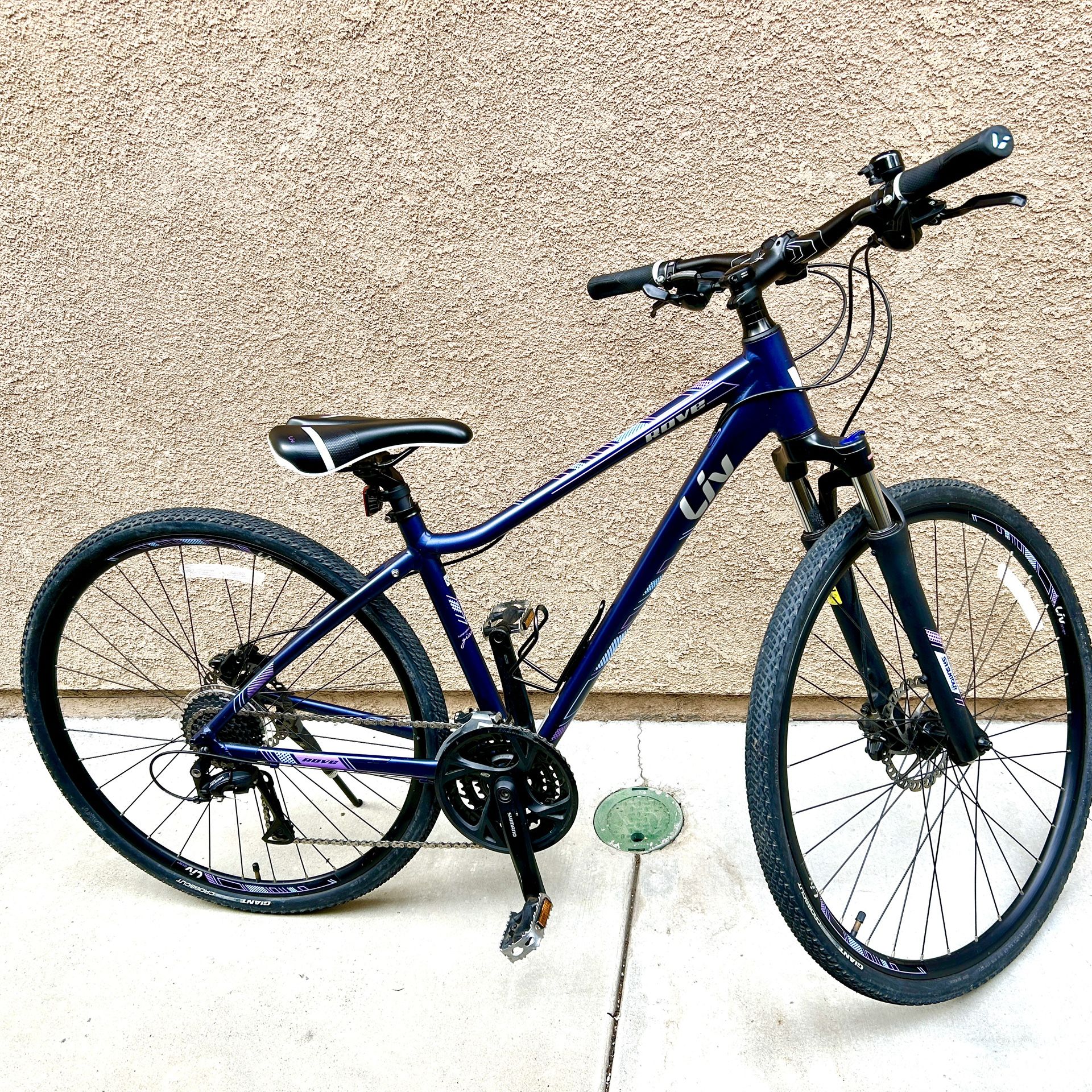 Giant Liv Rove 2 Size S, aluminum frame women’s hybrid bike with front suspension and Shimano hydraulic disc brakes. Only used a handful of times.
