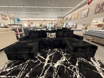 SECTIONAL COME IN DIFFERENT COLOR