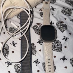 Apple Watch Ultra 49 MM (GPS + Cellular )