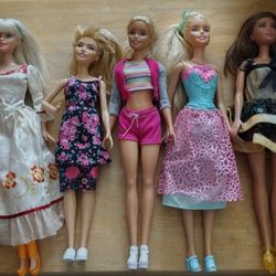 Barbie Dolls Bundle 