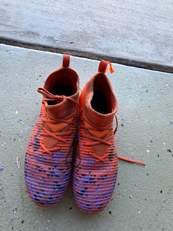 Pumas used Soccer Cleats- size 5
