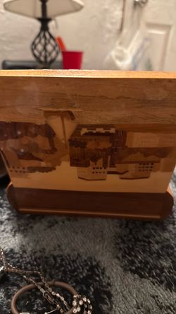 Musical jewelry box