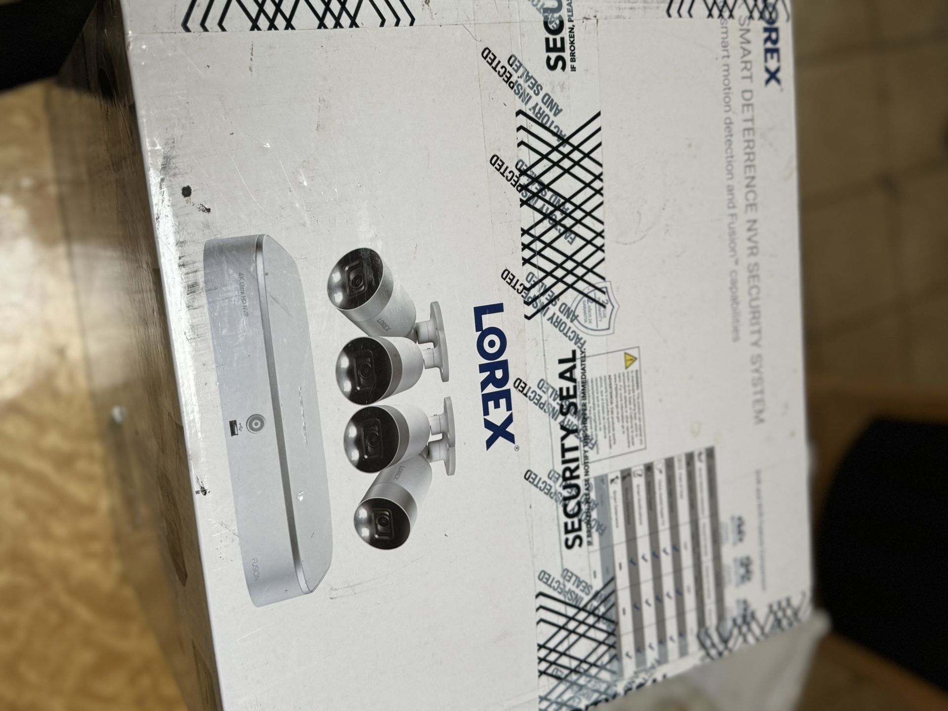 Lorex - 8-Channel, 4-Camera Indoor/Outdoor Wired 4K UHD 2TB NVR Surveillance System - White