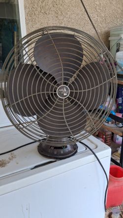 Vintage Emerson Electric Metal Desk Fan