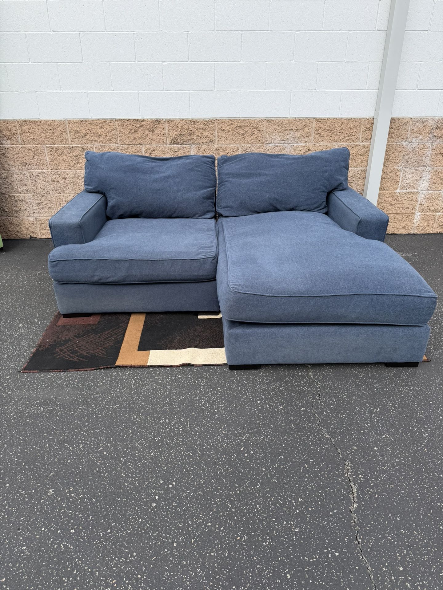 Holiday Hosting! Loveseat!