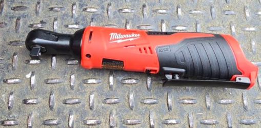Milwaukee cordless ratchet