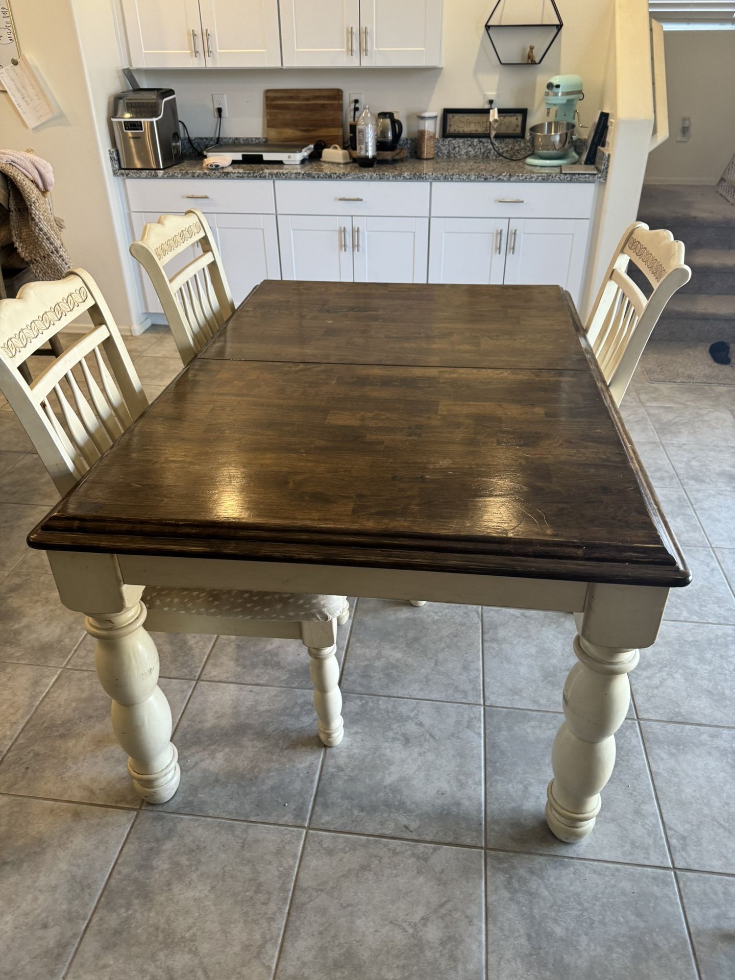 Beautiful Wood Dining Table With Leaf And 4 Chairs
