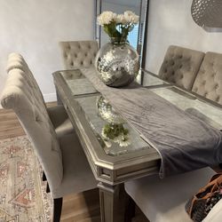 Mirrored dinning table with mirrored console