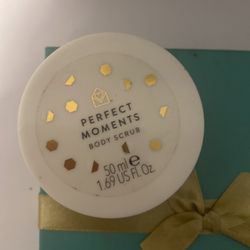 PERFECT MOMENTS BIDY SCRUB&BUTTERFLY EARRINGS 