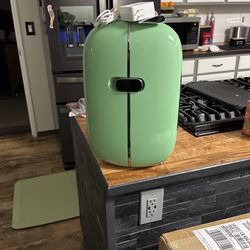 Cosmetic Refrigerator