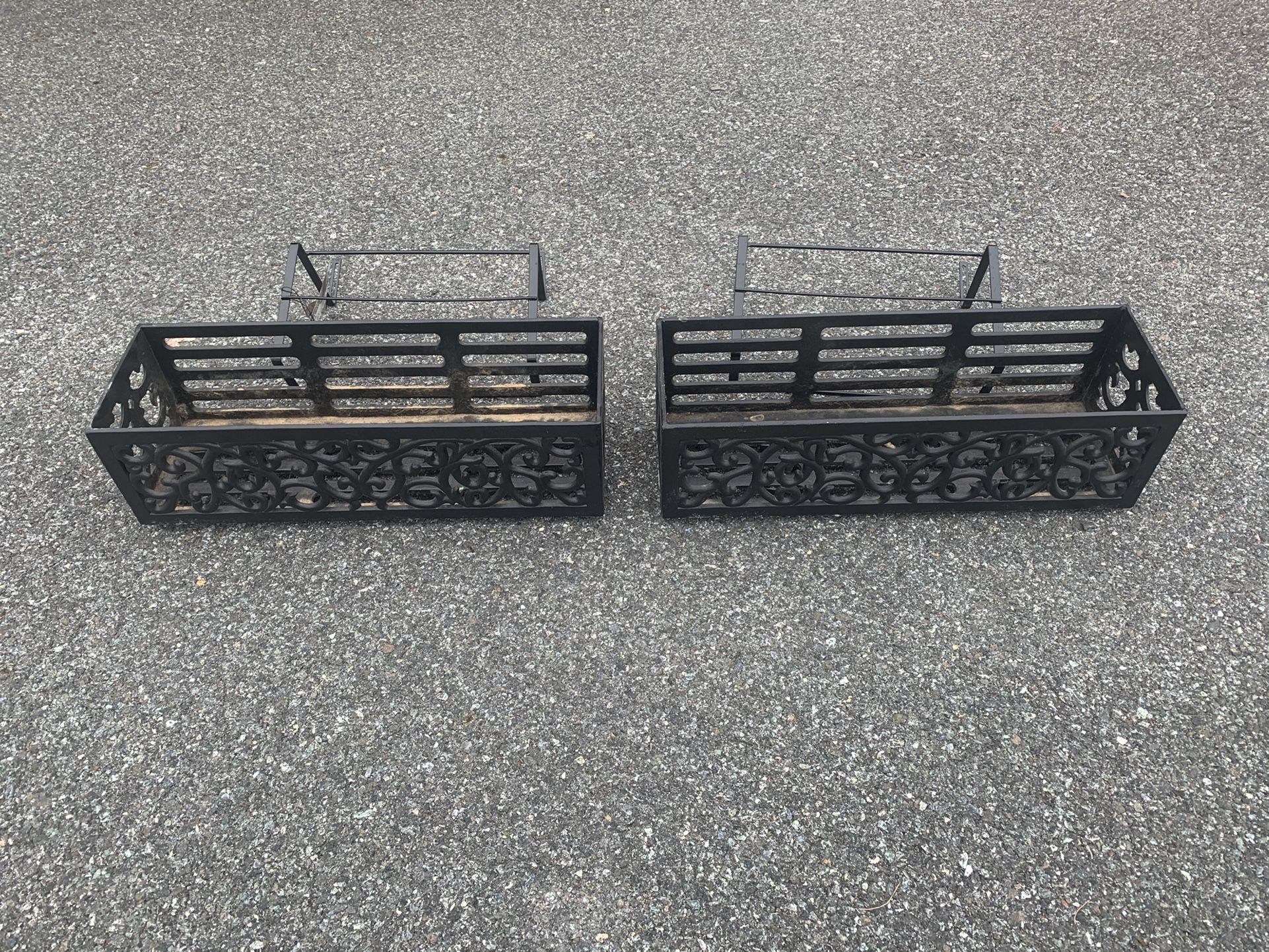 2 Beautiful wrought iron plant holders