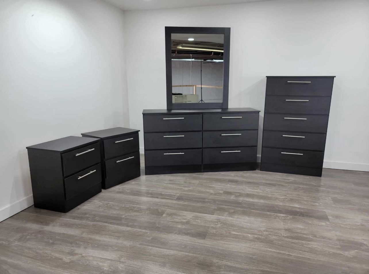 Dresser Whit Mirror , Chest And 2 Nightstands - Cómoda Con Espejo , Gavetero Y 2 Mesitas De Noche