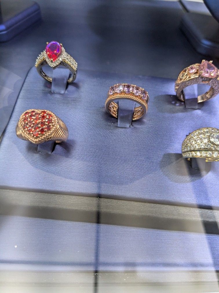 Women's Rings
