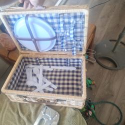 Picnic  Set And Box New 