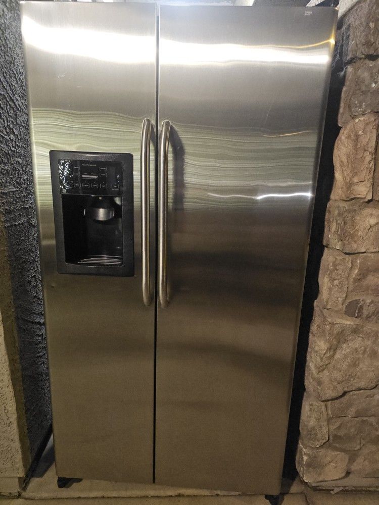 Stainless Steel GE Side By Side Fridge/Freezer