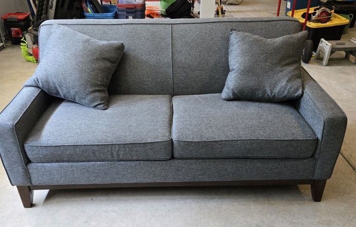 Blue/gray Couch