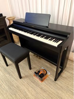 Roland RP750 Digital Piano Bundle