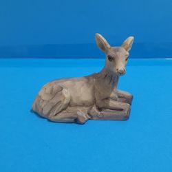 Deer figurine Winter Woodland Polyresin Nativity figurine Christmas 2.5" Tall 

This 2.5" tall 