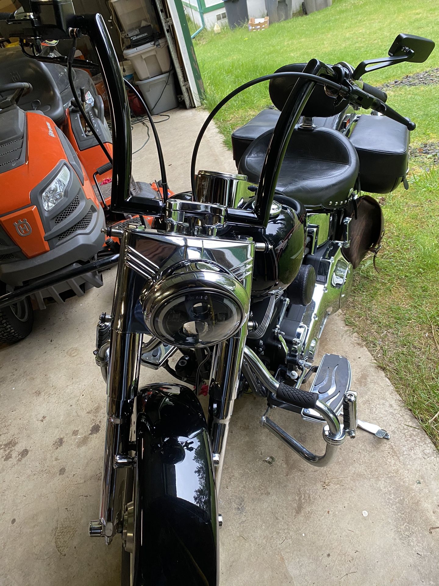 Front headlight bucket and Crome nacelle off a 2000 Fatboy