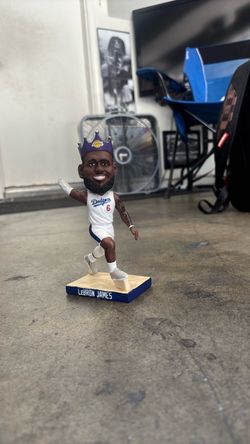 LeBron James/dodgers bobble head