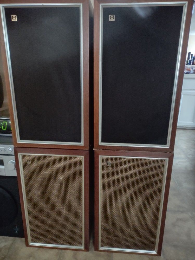 Pioneer Londspeakers
