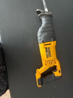 Dewault cordless saw