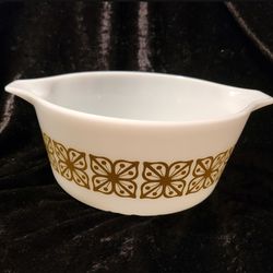 Pyrex #402 1.5 Qt Bowl Casserole Verde Pattern, With Handles, Vintage, White and Green
