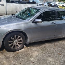 Chrysler 200
