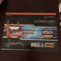 LED PORTABLE WORK LIGHT 120 Volt $40  MAKE AN OFFER 