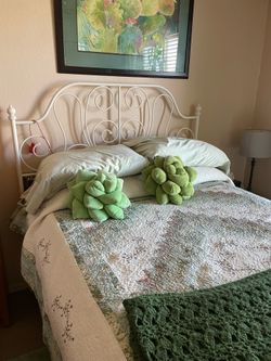 Full bed frame