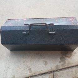 Old Tool Box Needs To Be Cleaned Up