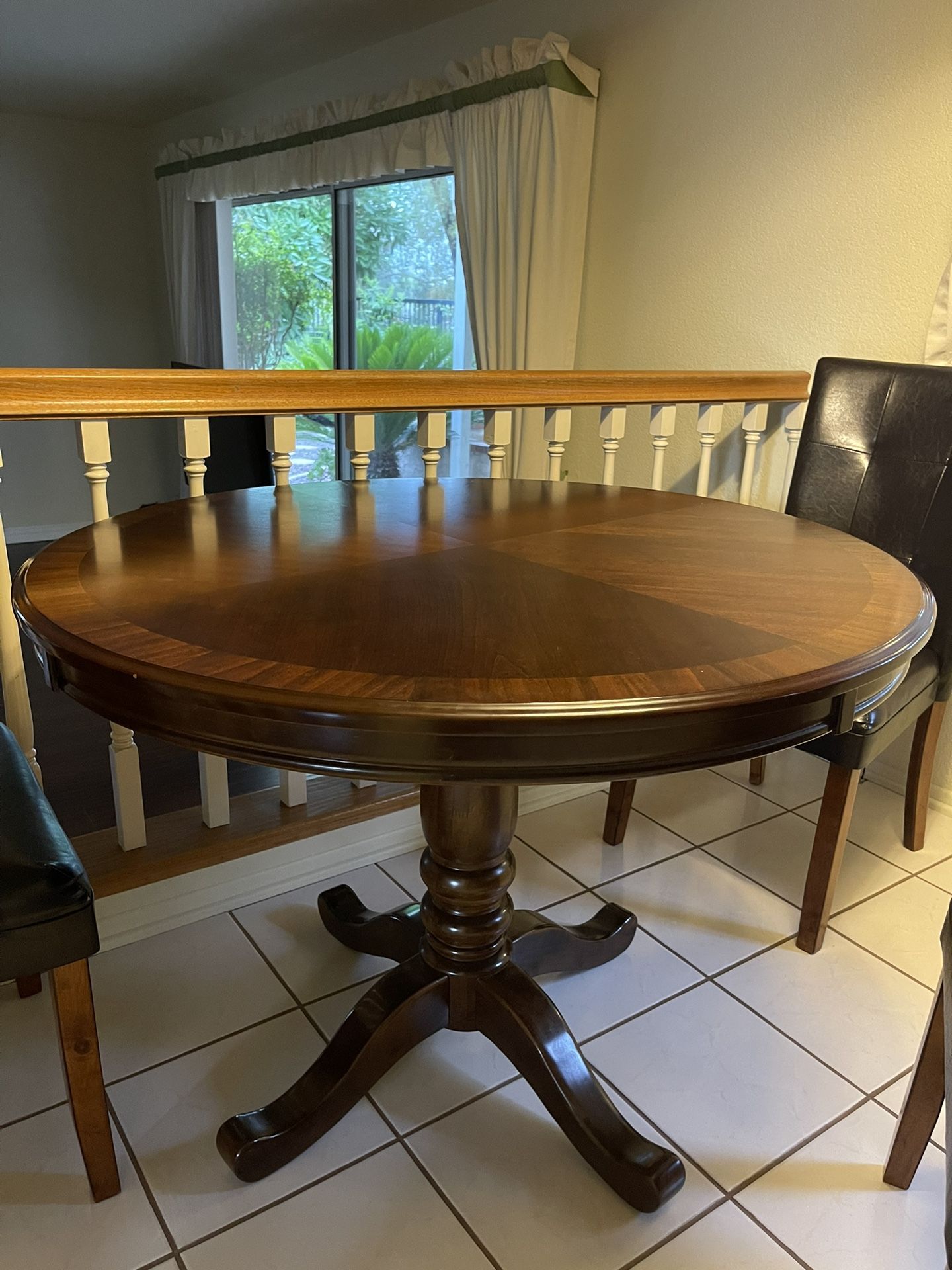 Ashley Round Table With 4 Leather Chairs