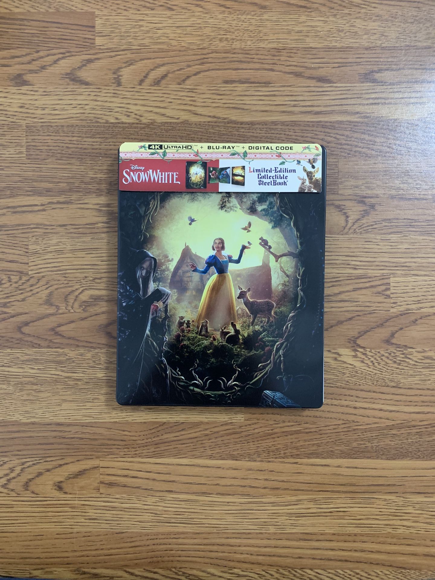 Snow White (Limited-Edition Collectible Steelbook) 4K UHD Blu-ray Combo Pack [4K UHD Blu-ray + Blu-ray]