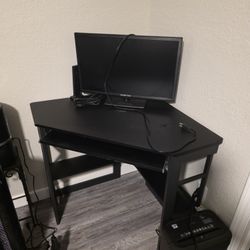Small Corner Desk With Chair
