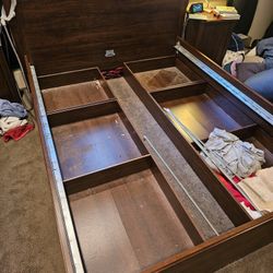 Ikea Queen Bedframe With Storage Drawers