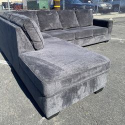 Black 2-Piece Sectional with Chaise