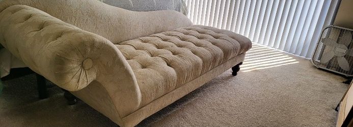 Chaise Lounge - Couch Antique