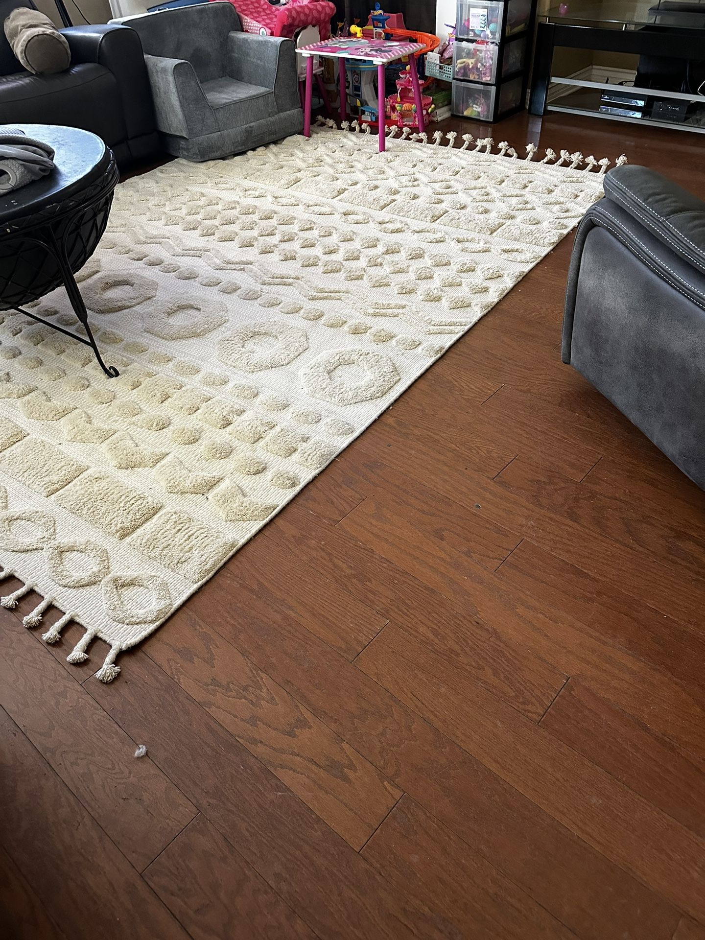 New 7x10 Area Rug Ivory Geometric Patterned Shaped Indoor Rug for Sale
