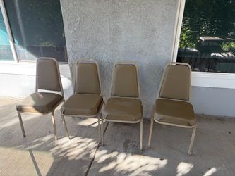 Set of 4 Stackable Chairs