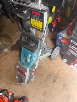 Makita jack hammer modelo HM1307CB w cart no tiene las puntas as is $870