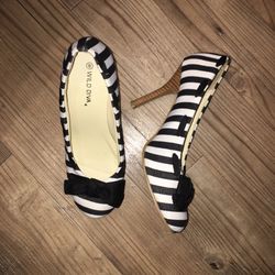 Black and white Heels size 8
