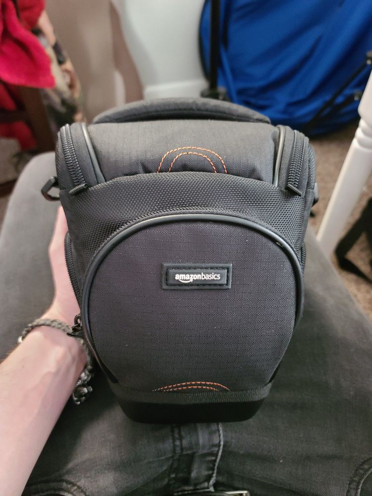 Amazon Basics DSLR Camera Shoulder Bag