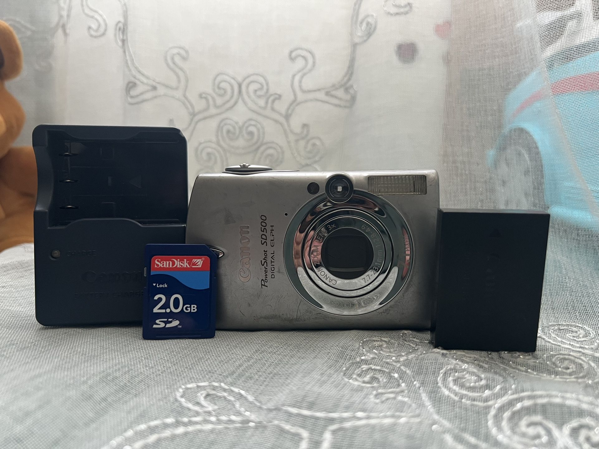 Canon PowerShot SD500 Digital ELPH 7.1MP Digital Camera - Silver