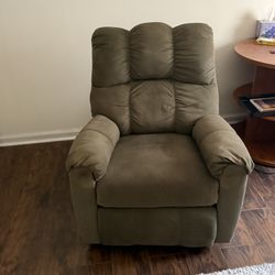 Rolling Recliner Couch 